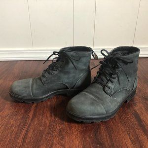 Blundstones Size 5